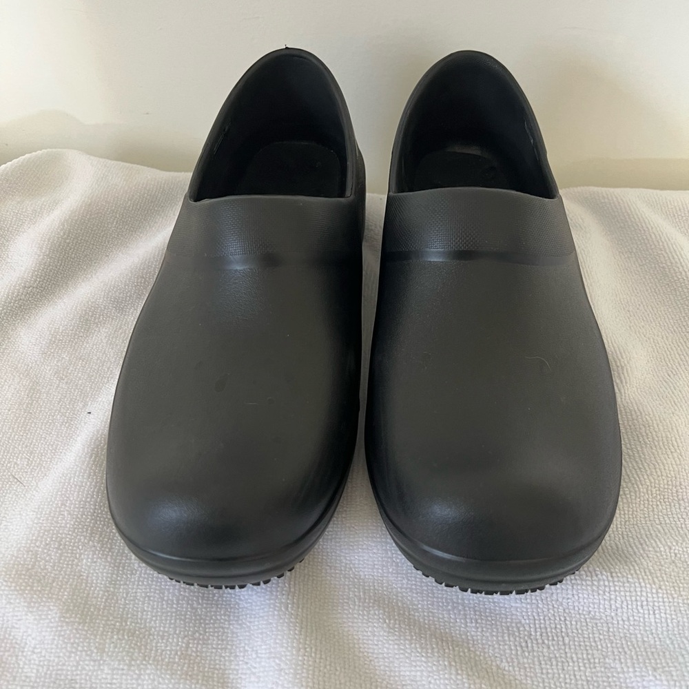 CROCS Black Slip-On Loafers Clogs W9 OBO